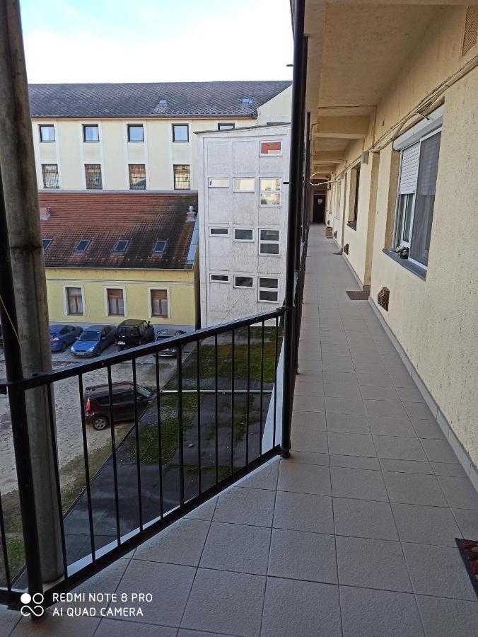 Centrum 2 Apartman ソルノク エクステリア 写真