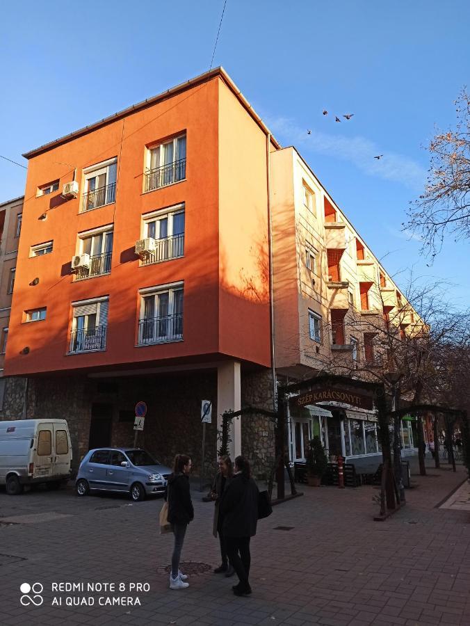 Centrum 2 Apartman ソルノク エクステリア 写真