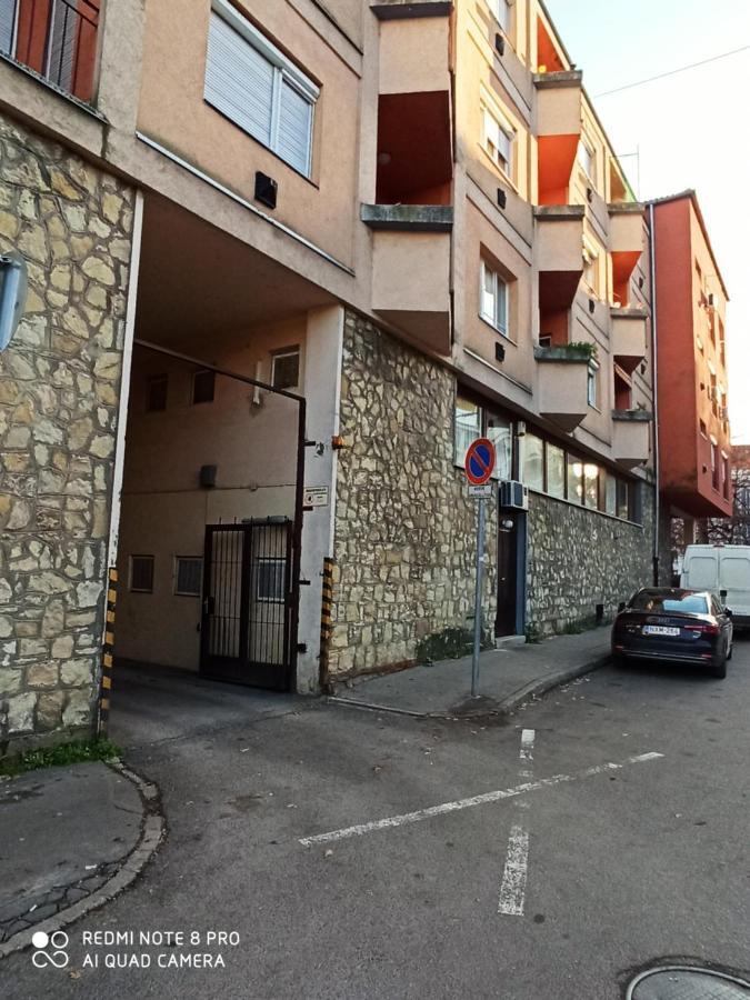 Centrum 2 Apartman ソルノク エクステリア 写真