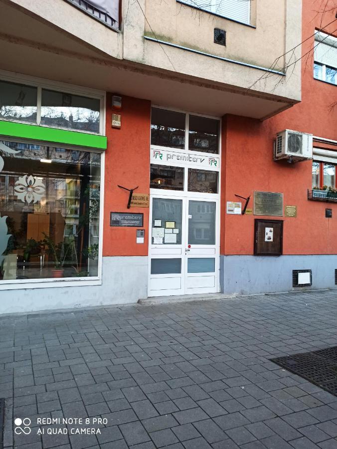 Centrum 2 Apartman ソルノク エクステリア 写真